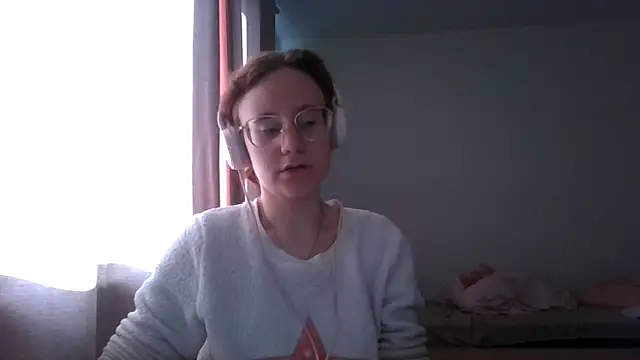 Snapshot of LuckySLove chatting on 06/19/26, 04:02 LuckySLove online show from 06/19/26, 04:02