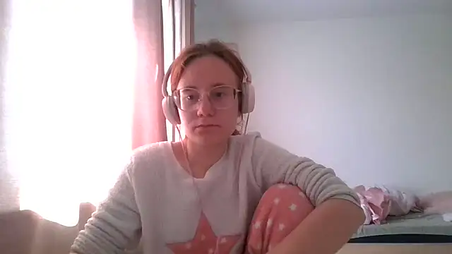 Snapshot of LuckySLove chatting on 06/22/26, 01:19 LuckySLove online show from 06/22/26, 01:19