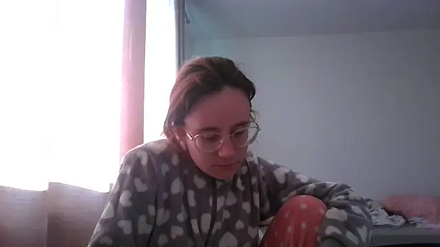 Snapshot of LuckySLove chatting on 05/28/26, 05:19 LuckySLove online show from 05/28/26, 05:19