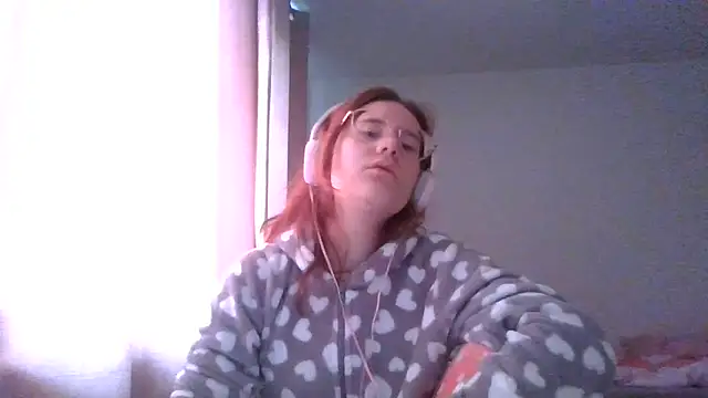 Snapshot of LuckySLove chatting on 06/08/26, 05:35 LuckySLove online show from 06/08/26, 05:35