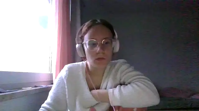 Snapshot of LuckySLove chatting on 05/31/26, 07:03 LuckySLove online show from 05/31/26, 07:03