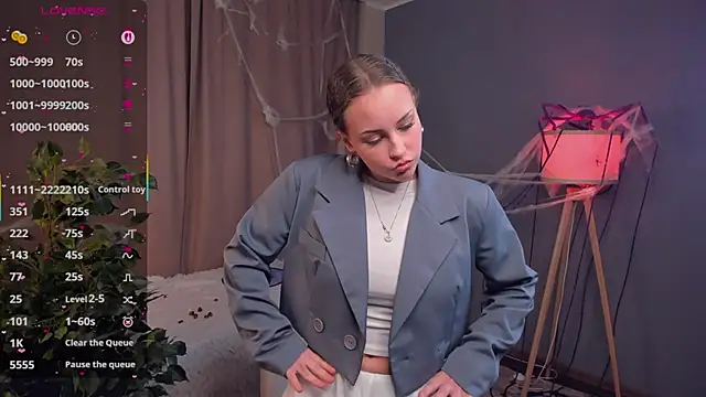 KrisWaller online show from 10/31/25, 03:08