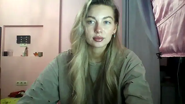 Snapshot of Sygream chatting on 10/18/25, 06:10 Sygream online show from 10/18/25, 06:10