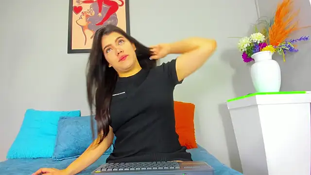 bella sstone online show from 11/08/25, 11:36