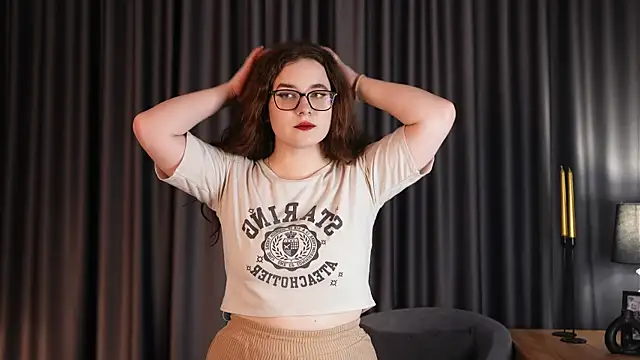 Snapshot of YuriFout chatting on 10/22/25, 11:42 YuriFout online show from 10/22/25, 11:42