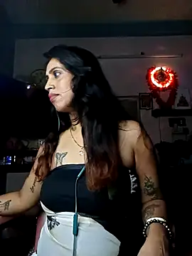 Darling Annie online show from 12/17/25, 06:57