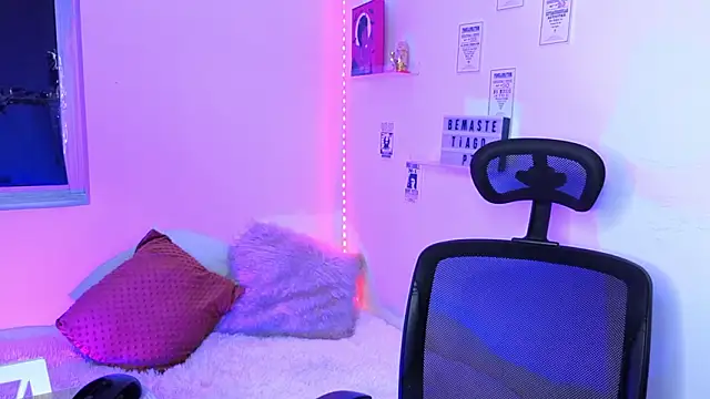 Emily Lindey online show from 03/07/26, 04:52