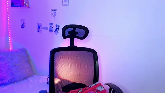 Emily Lindey online show from 04/08/26, 04:25