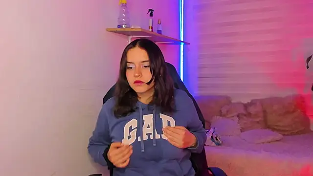 Emily Lindey online show from 10/20/25, 03:19