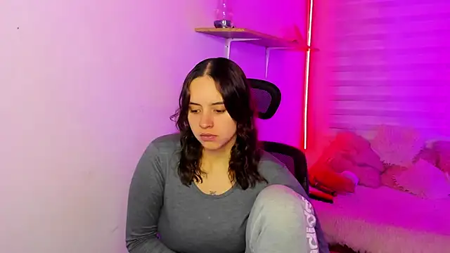 Emily Lindey online show from 11/19/25, 03:28