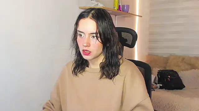 Emily Lindey online show from 10/18/25, 03:30