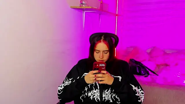 Emily Lindey online show from 12/01/25, 03:07