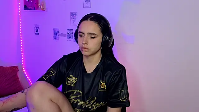 Emily Lindey online show from 04/06/26, 04:30