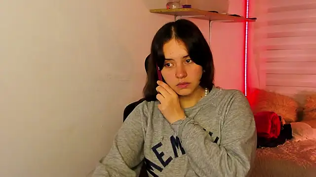 Emily Lindey online show from 11/12/25, 03:21