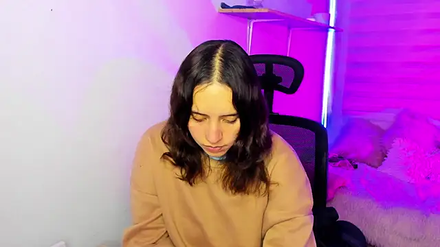 Emily Lindey online show from 11/20/25, 03:07