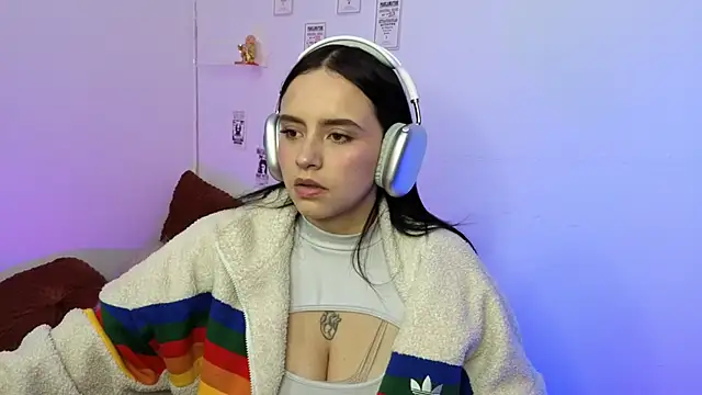 Emily Lindey online show from 02/07/26, 02:30