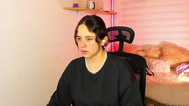 Emily Lindey online show from 11/14/25, 02:59