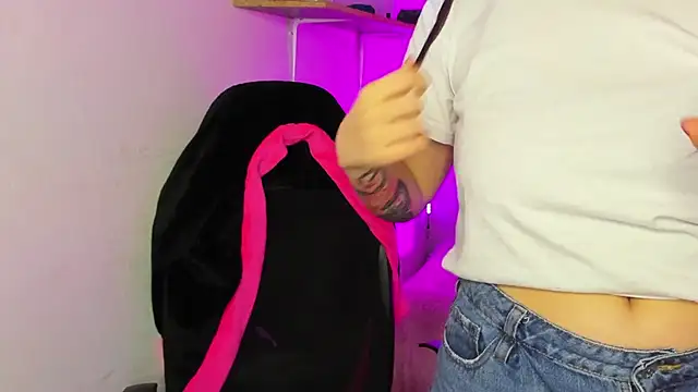 Emily Lindey online show from 12/14/25, 11:27