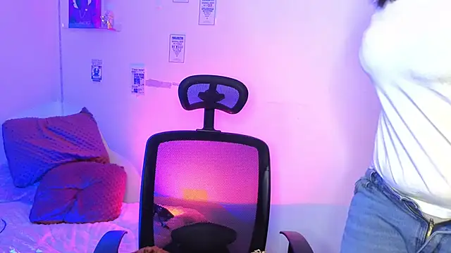 Emily Lindey online show from 04/14/26, 03:55