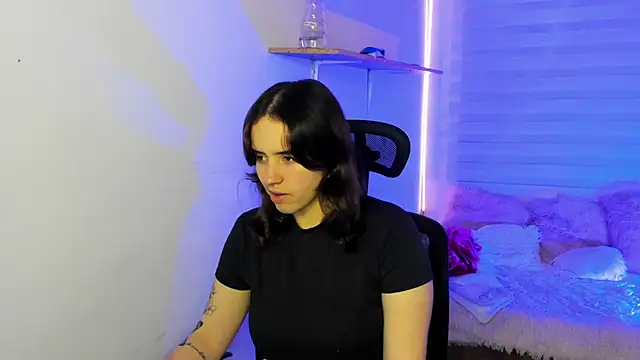 Emily Lindey online show from 11/16/25, 03:22