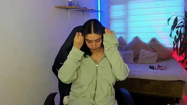 Emily Lindey online show from 10/26/25, 07:14