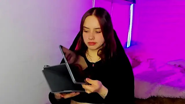 Emily Lindey online show from 12/20/25, 04:37