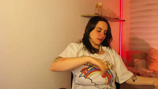 Emily Lindey online show from 11/13/25, 03:43