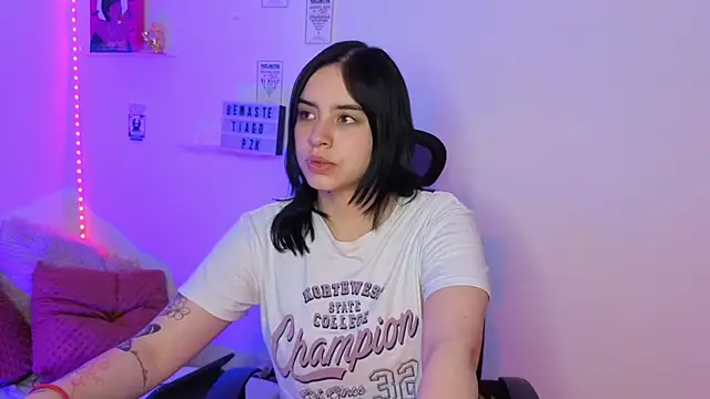 Emily Lindey online show from 03/25/26, 07:19