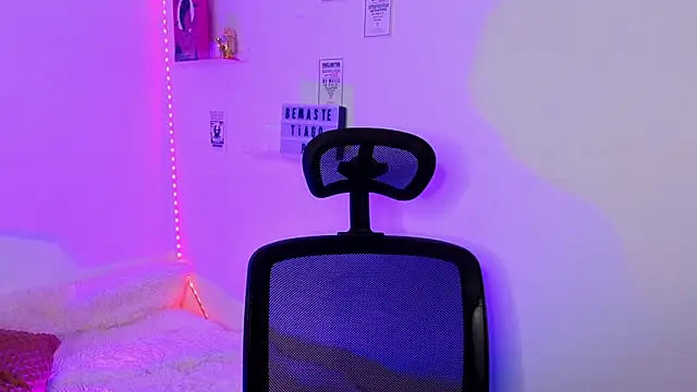 Emily Lindey online show from 03/18/26, 08:50