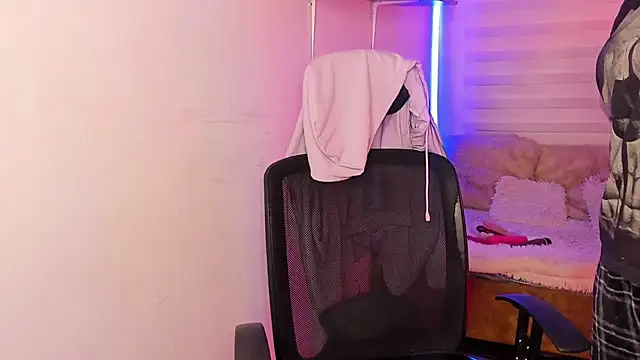 Emily Lindey online show from 10/23/25, 03:27