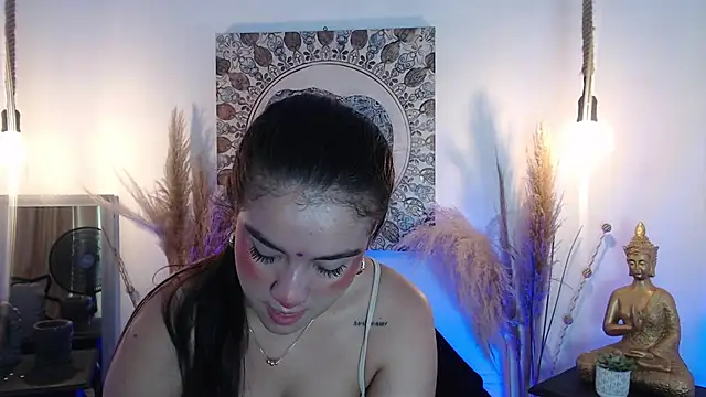 Snapshot of ZharaGag_on_u chatting on 10/23/25, 12:04 ZharaGag on u online show from 10/23/25, 12:04