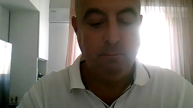 Snapshot of mirko1702 chatting on 10/15/25, 11:51 mirko1702 online show from 10/15/25, 11:51
