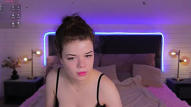 Hot  Tiny online show from 10/21/25, 06:24