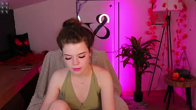 Hot  Tiny online show from 10/30/25, 01:42