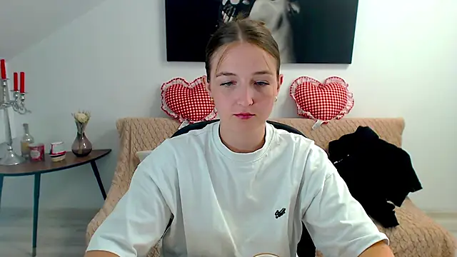 Snapshot of AnneWilsonn chatting on 06/19/26, 06:30 AnneWilsonn online show from 06/19/26, 06:30
