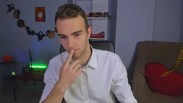 Snapshot of astren_villo chatting on 10/28/25, 01:21 astren villo online show from 10/28/25, 01:21