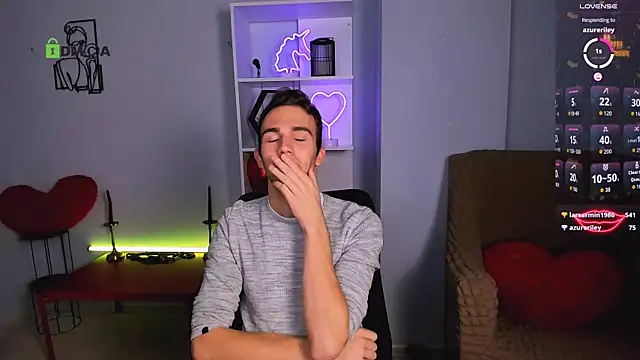 Snapshot of astren_villo chatting on 11/26/25, 01:33 astren villo online show from 11/26/25, 01:33