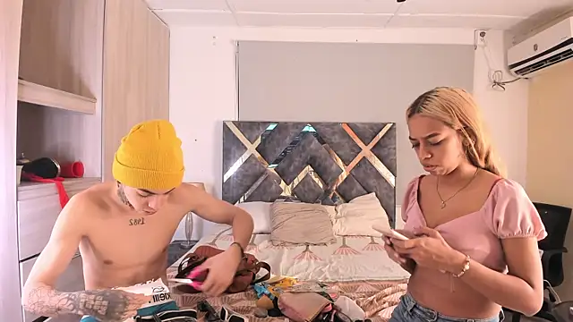 Snapshot of lily_and_wan chatting on 10/18/25, 04:14 lily and wan online show from 10/18/25, 04:14