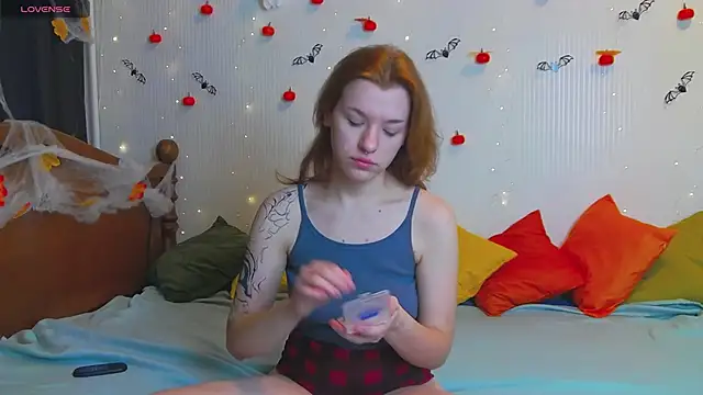 MeganNewCat online show from 11/01/25, 09:47