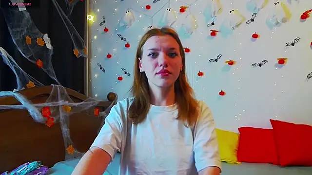 MeganNewCat online show from 11/05/25, 09:01