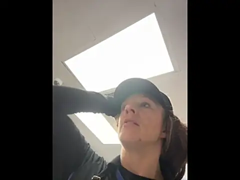 queenkelly1234 online show from 12/15/25, 03:12