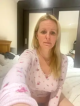 madamlillyrose online show from 11/12/25, 08:29