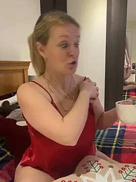 madamlillyrose online show from 12/16/25, 09:02