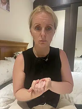 madamlillyrose online show from 10/29/25, 03:44