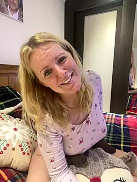 madamlillyrose online show from 12/18/25, 08:52