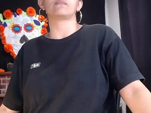 Lucyy Naugthy online show from 11/11/25, 01:06