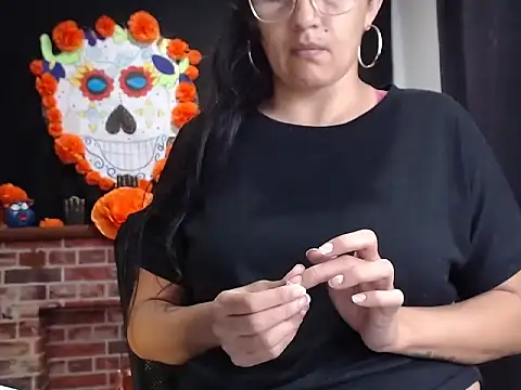 Lucyy Naugthy online show from 11/19/25, 12:05