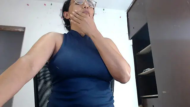 Lucyy Naugthy online show from 12/17/25, 02:33