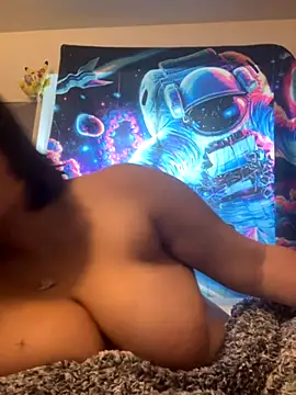 Snapshot of mistressmo0on chatting on 10/19/25, 10:34 mistressmo0on online show from 10/19/25, 10:34