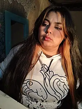 Snapshot of EliaStone05 chatting on 12/16/25, 05:44 EliaStone05 online show from 12/16/25, 05:44